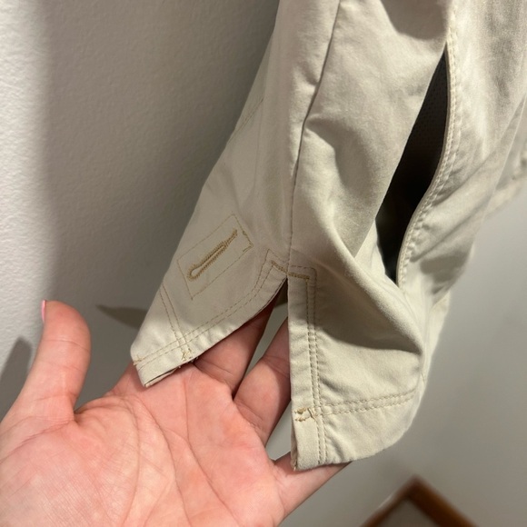 COLUMBIA size M tan vest, full front zip, pockets, collar, mesh lining - Picture 3 of 9